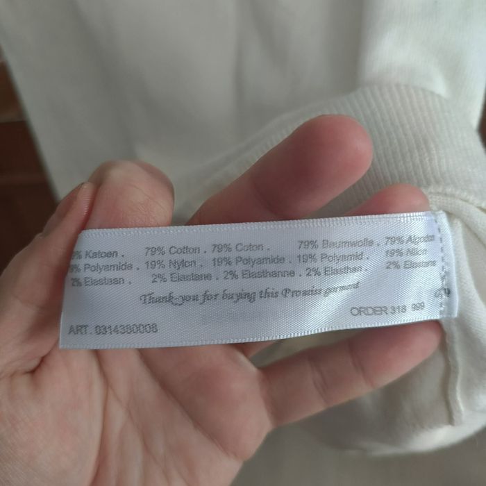 Жіноча безрукавка