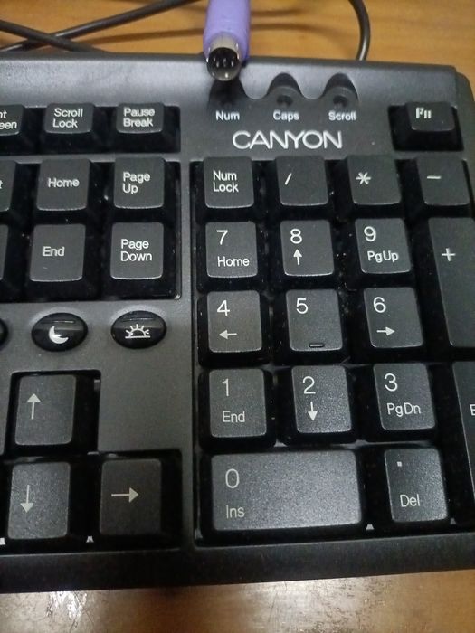 Teclado em bom estado, como novo a  funcionar perfeitamente...