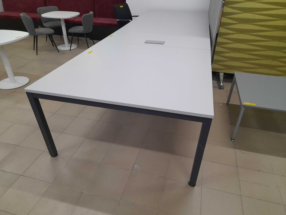 Stoły konferencyjne białe