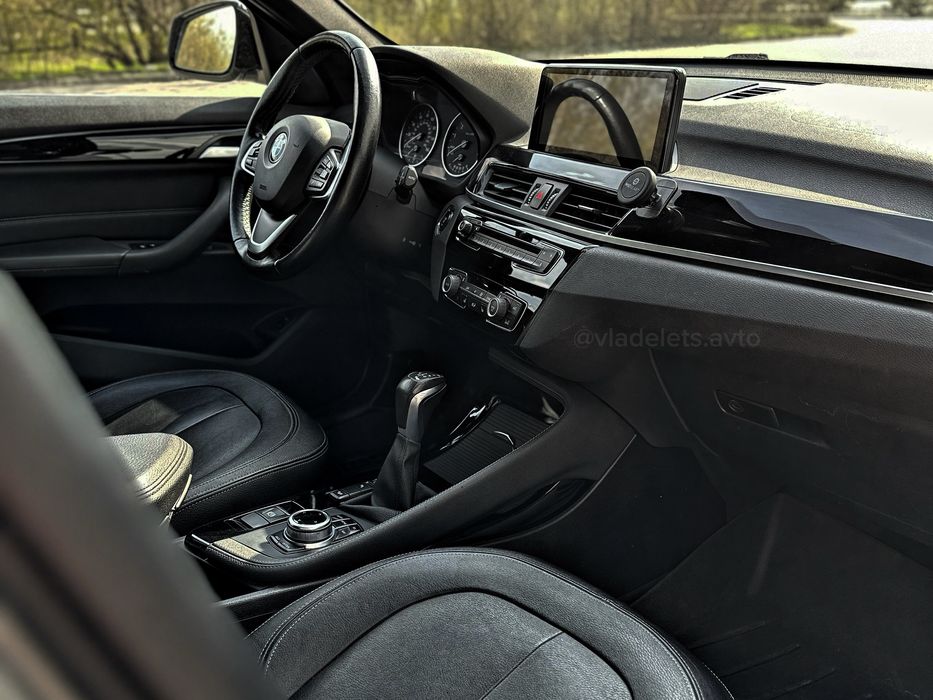 BMW X1 28i • 2016 • 2.0 бензин (B46) • Панорама • Полный привод xDrive