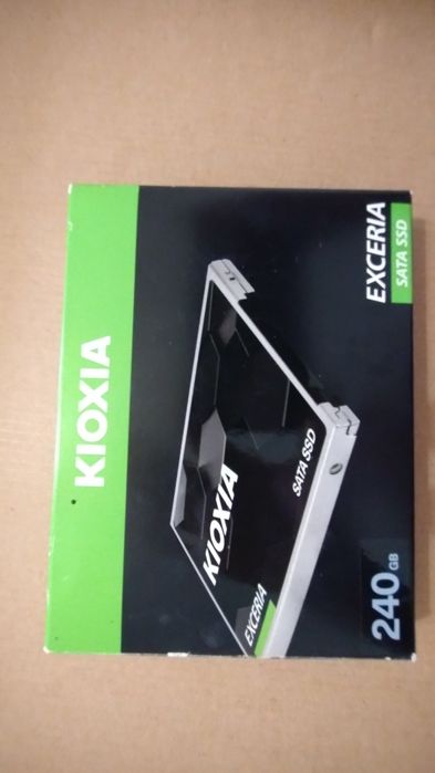 Vendo notebook Asus usado com a caixa . € 115,00