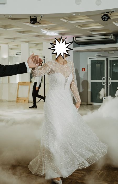 Suknia ślubna z perełkami