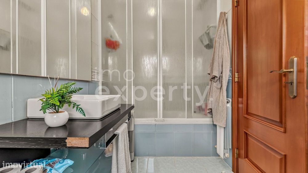 Moradia com 3 suites e piscina coberta a 10 min das praias da Ericeira