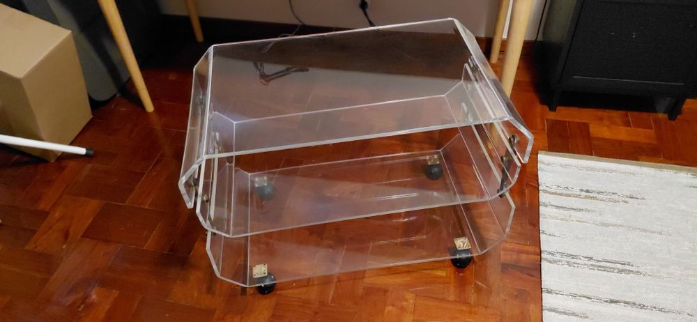 Mesa apoio TV com rodas