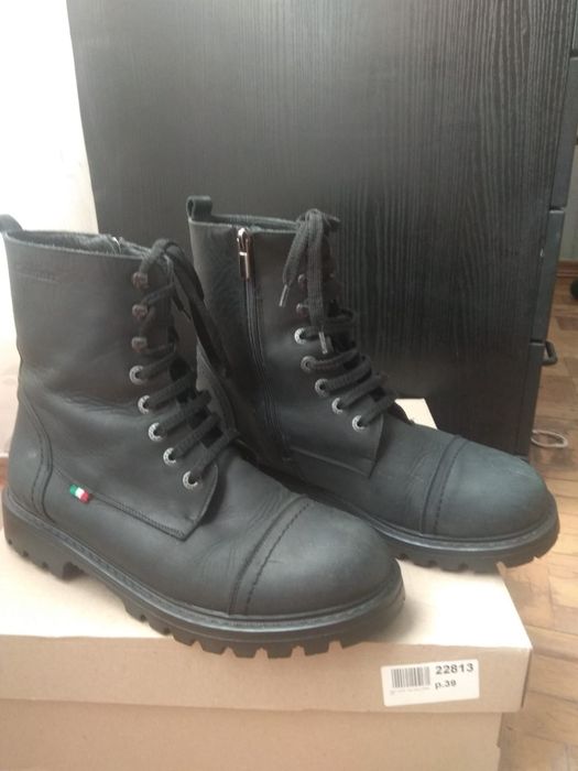 Взуття чоловіче зимове, шкіряне, з шипами на підошві