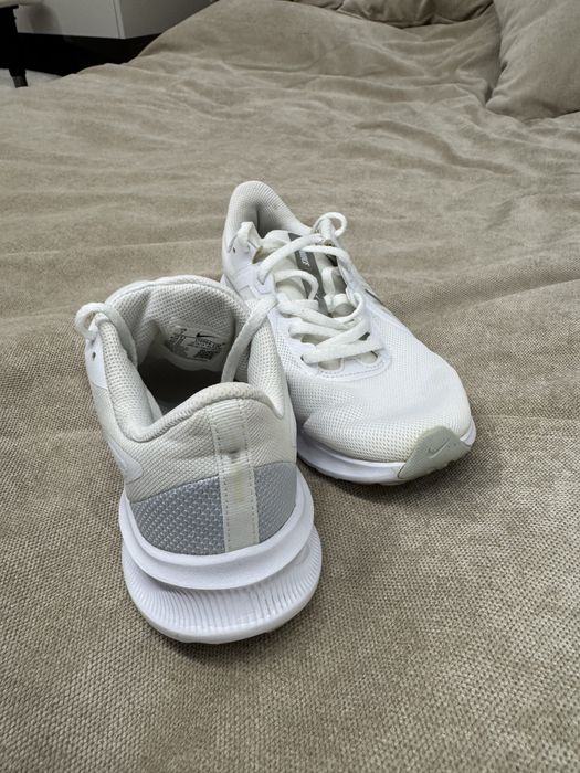 Кросівки бігові/в зал Nike білі