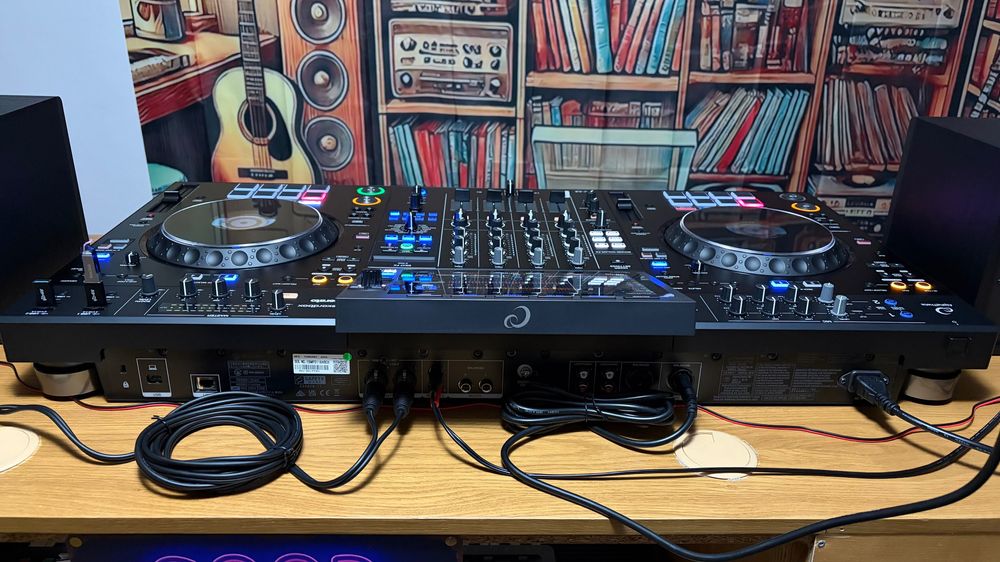 Alphatheta XDJ-AZ + Decksaver + Flight Case