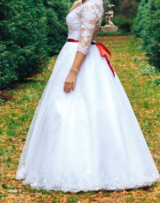 Весільна сукня  біла