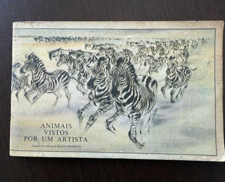 livro é "Animais Vistos por um Artista", um caderno de esboços do artista Ralph Thompson.