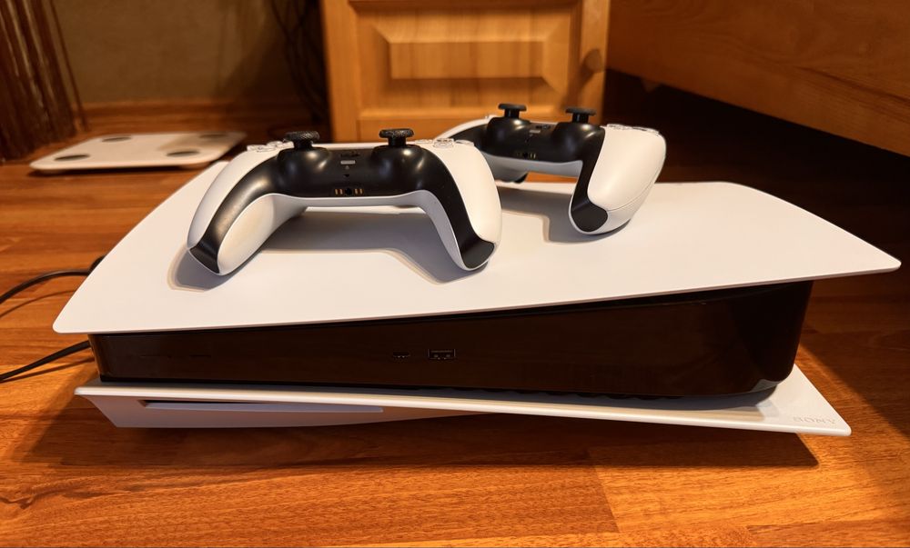 Sony Playstation 5, 825gb