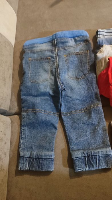Zestaw rzeczy roz 80: jeansy, body, bluzeczki...