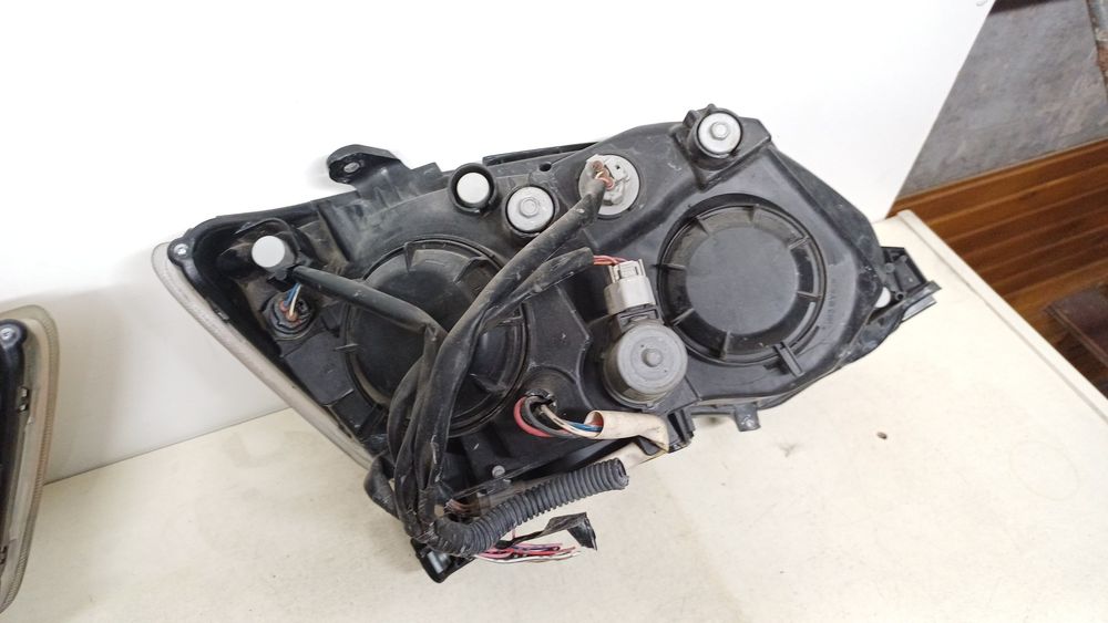 Фара Toyota Avalon 2005-12 рестайлинг ксенон фары левая правая