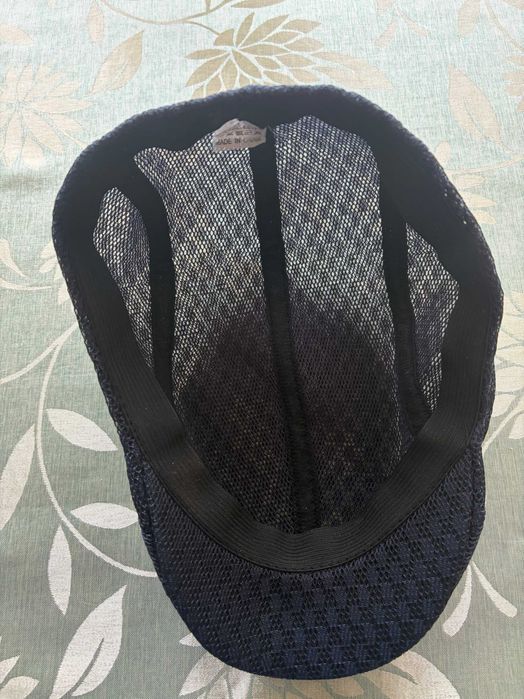 Przewiewna czapka z daszkiem w kolorze granatowym  w obwodzie  58 cm