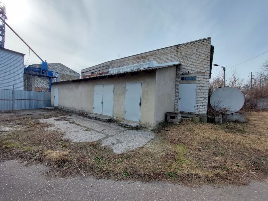 Продам комерційне приміщення/ склад / готовий бізнес. Фасадна ділянка.