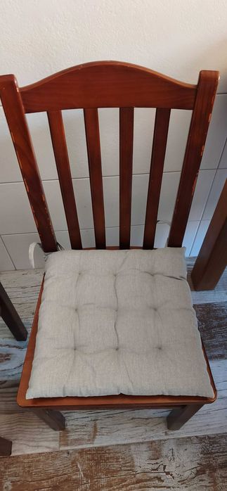 Mesa e cadeiras