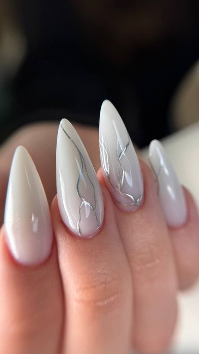 Наращивание, корекция ,педикюр.