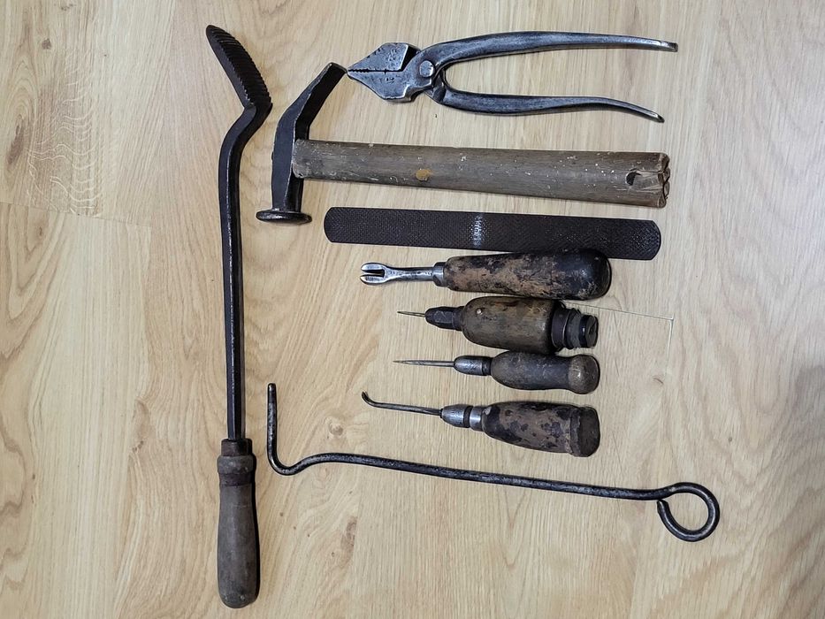 Stare narzędzia szewskie szpilar szydło raszpla cęgi