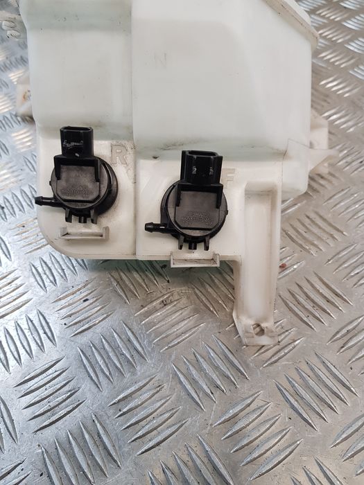 Zbiorniczek Spryskiwaczy Gs1E67480 + Pompki Mazda Ii Gh 11R-