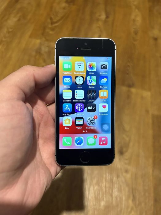 iPhone SE 32gb в неплохом состоянии