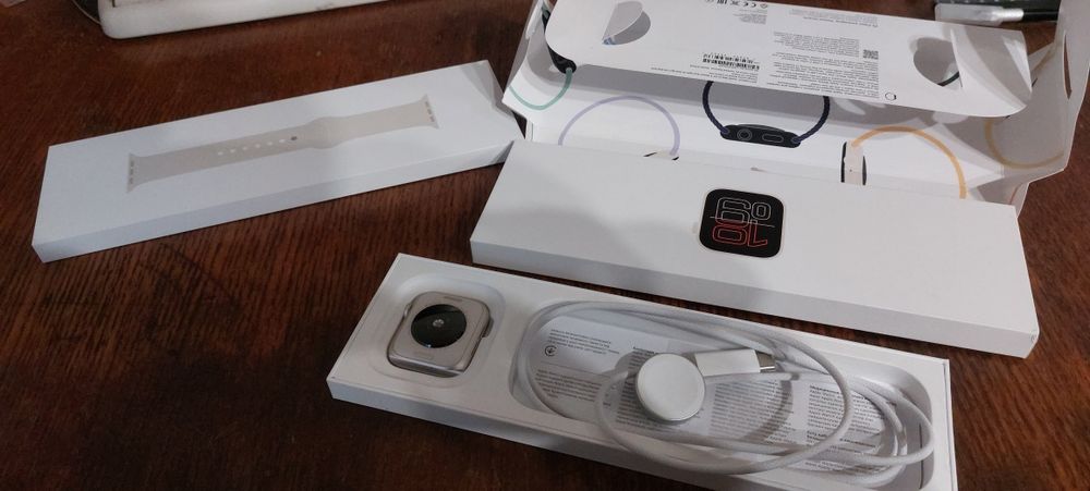 Apple Watch SE 3 GPS 40mm Starlight Alu