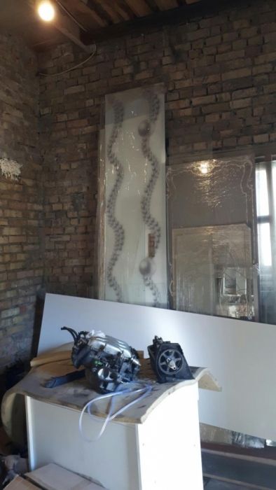 Разгрузим стекло. Занести зеркало. Грузчики