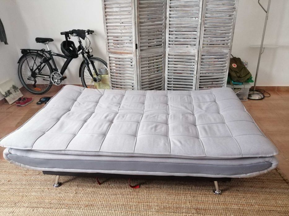 Sofá cama cinzento
