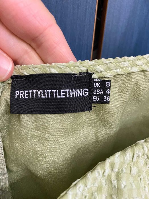 Гарна романтична сукня prettylittlething