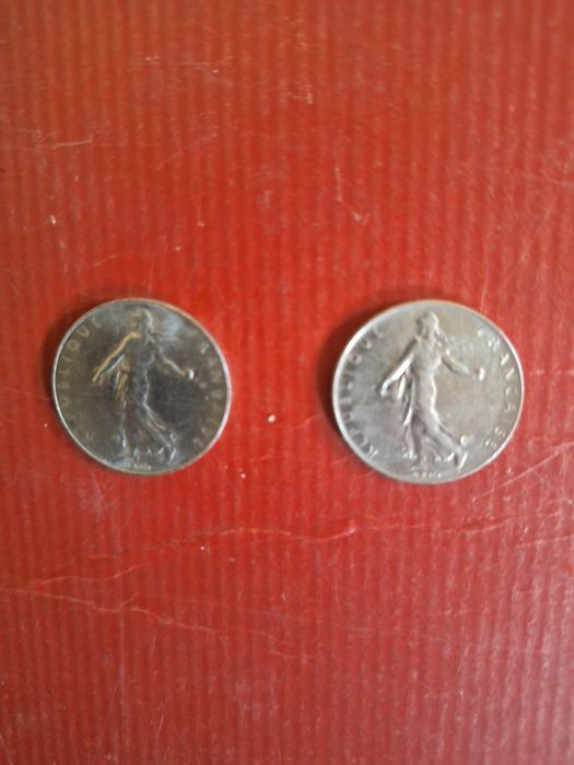 Moedas de um franco francês de 1976