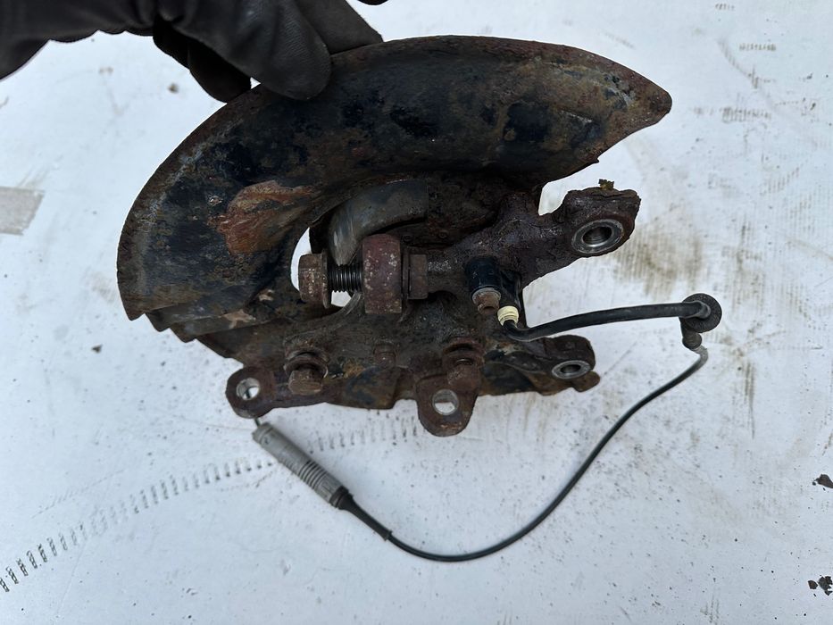 BMW E36 zwrotnica PRAWA przód czujnik abs lift