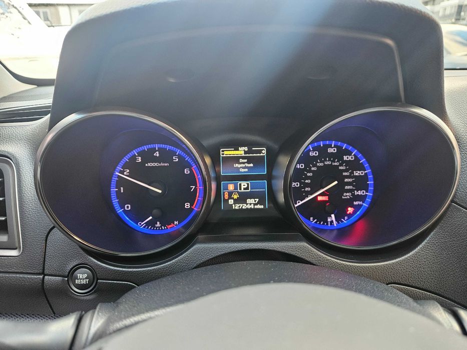 Subaru Legacy 2.5 бензин, АКПП полный привод.