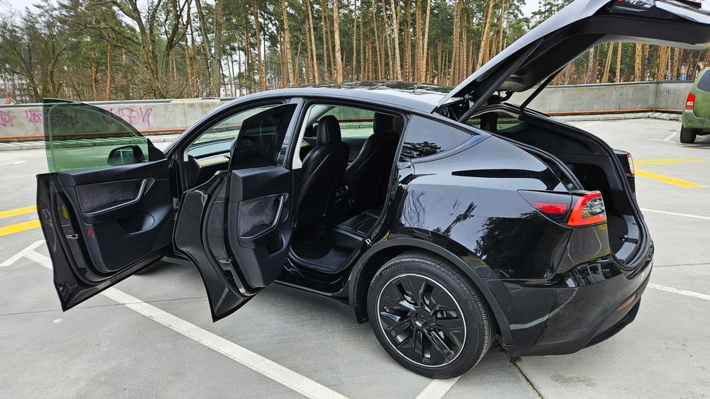 Tesla Model Y Long Range Dual Motor