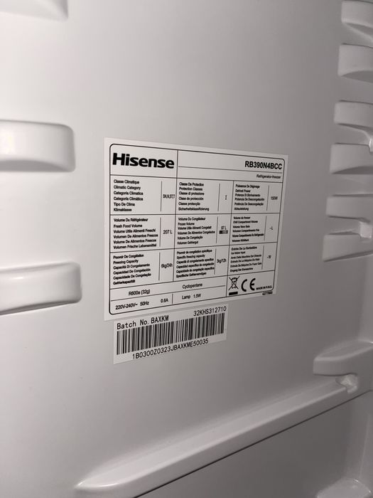 Frigorífico Combinado HISENSE - 304L - 186 cm - INOX