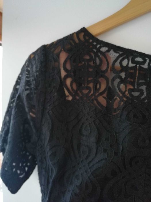Elegancka sukienka z koronką