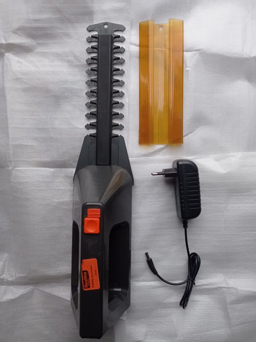 Акумуляторний кущоріз "Restore"