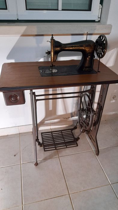 Máquina de costura singer