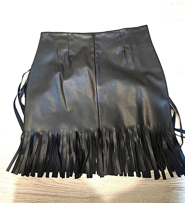 Saia Preta com Franjas – Tamanho M