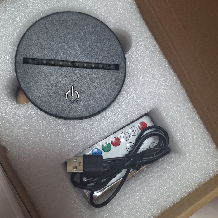 Нічник Єрен Йегер