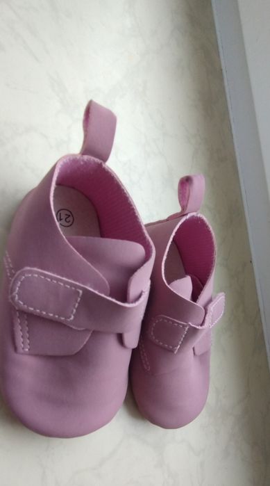 Buty dla dziewczynki niechodki r 21