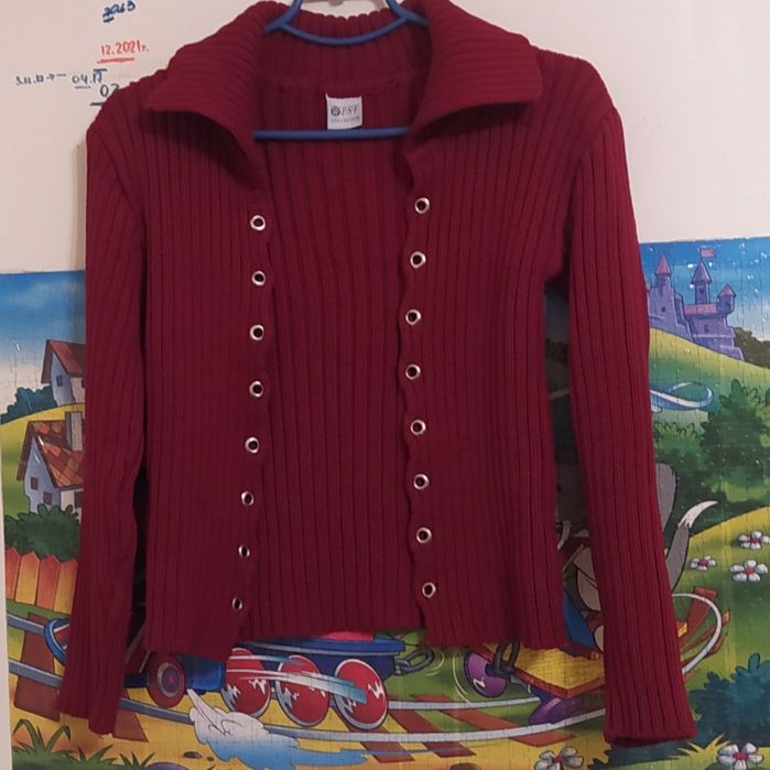 Кофта    красная