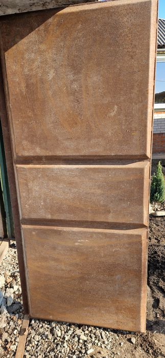 Продам металлическую дверь