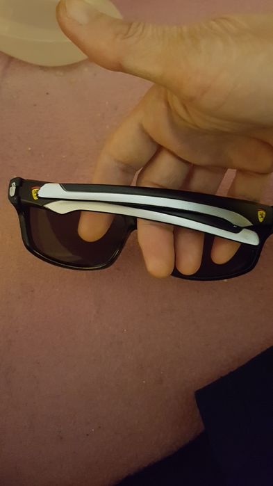 Vende se óculos  ferrari