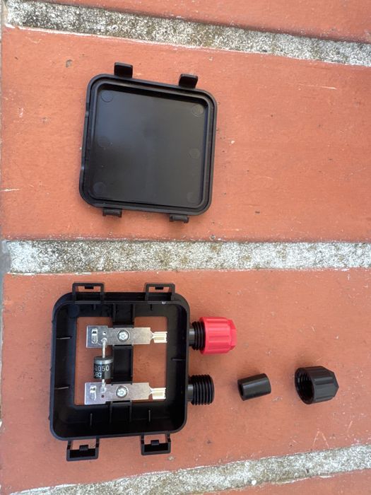 Caixa de junção para ligação de painel solar