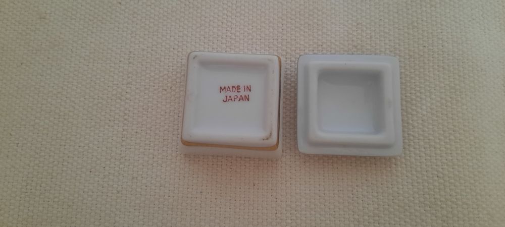Várias peças porcelana orientais