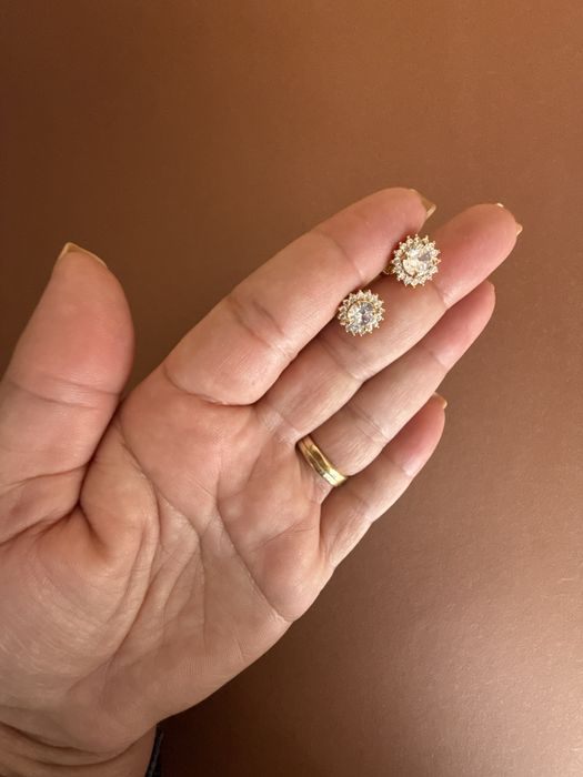 Brincos Semijoia banho ouro flor cravejada com zirconia