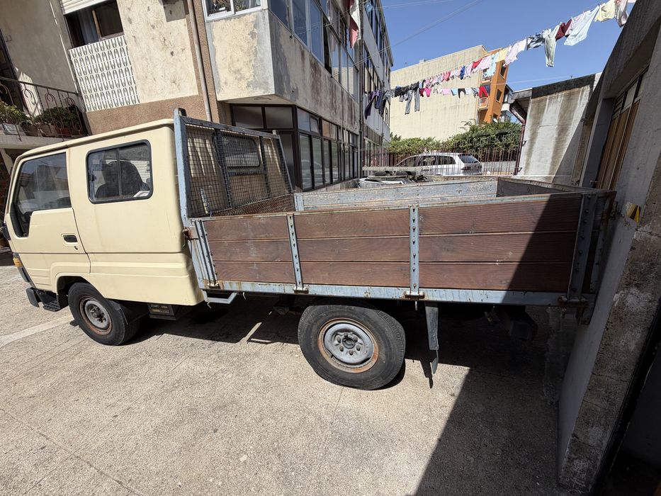 Toyota Dyna 150 7 comercial ligeiros