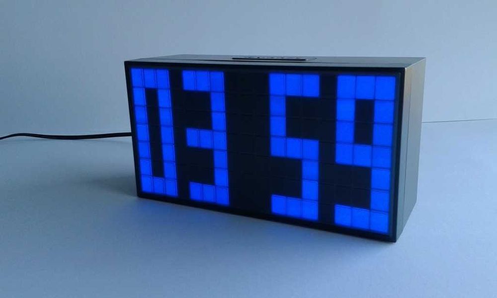 Relógio Digital de Mesa - números azuis