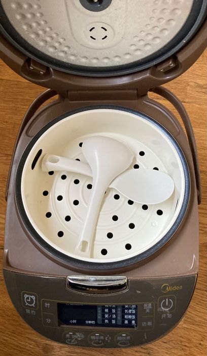 Panela multifuncional de arroz Midea- como nova