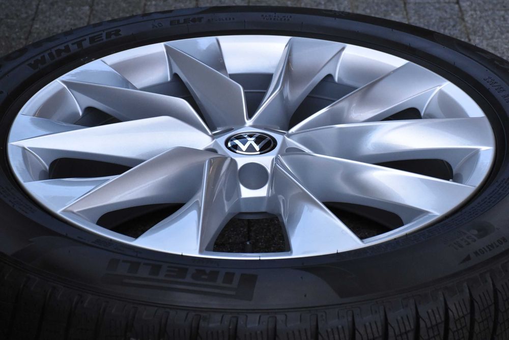 Nowe koła zimowe OEM Audi Q4 Sportback e-tron VW ID.4 ID.5 ID.6 SKODA ELROQ ENYAQ PEAQ CUPRA Tavascan 19" Pirelli