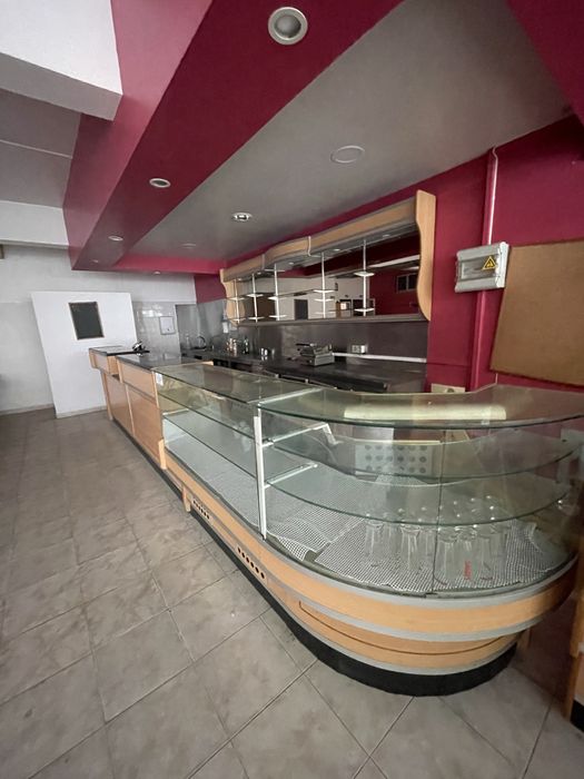 Vitrine expositor com espelho de parede