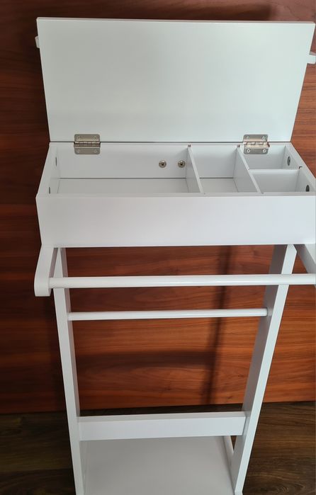 Cabide de roupa de pé